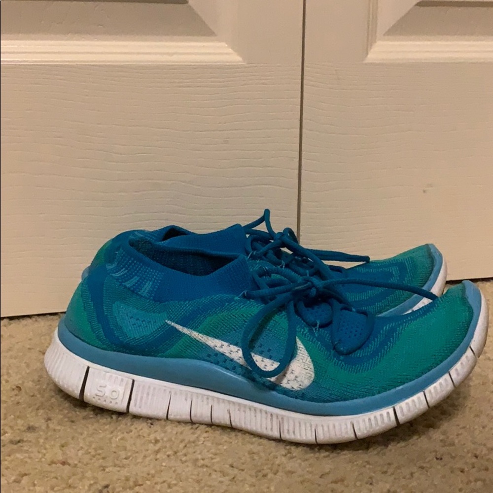Nike Tennis Shoes
